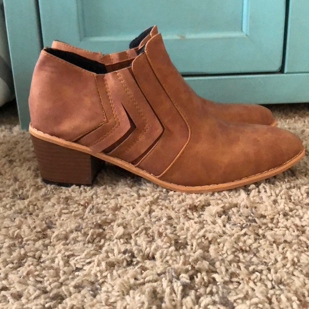 NWOT Ankle booties
